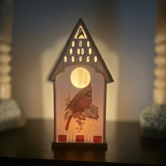 Lenox Winter Greeting Cardinal Festive Holly Ceramic Candle Holder - Picture 1 of 5